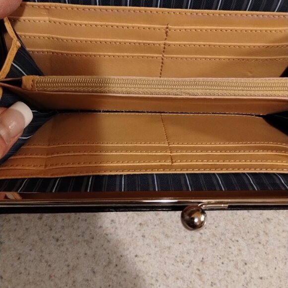 BRAND NEW BLACK SNAKE WALLET WITH SILVER SNAP CLOSURE - Picture 5 of 6